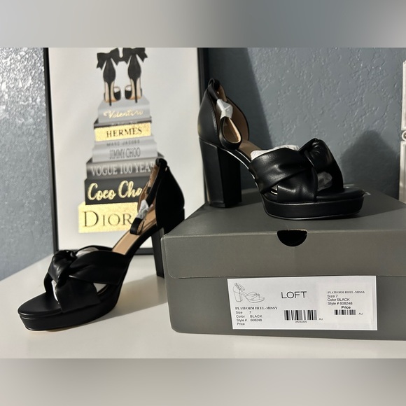 ‼️SOLD‼️ 🖤Top Knot Platform Heels🖤 - Picture 2 of 3